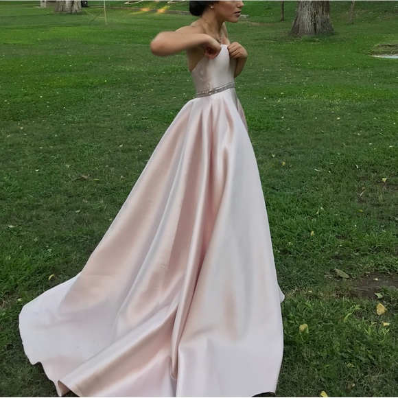 Gorgeous formal gown dress - Picture 4 of 6